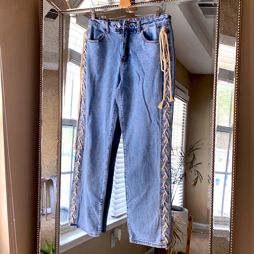 New With Tag Good American inspired straight leg lace up jeans